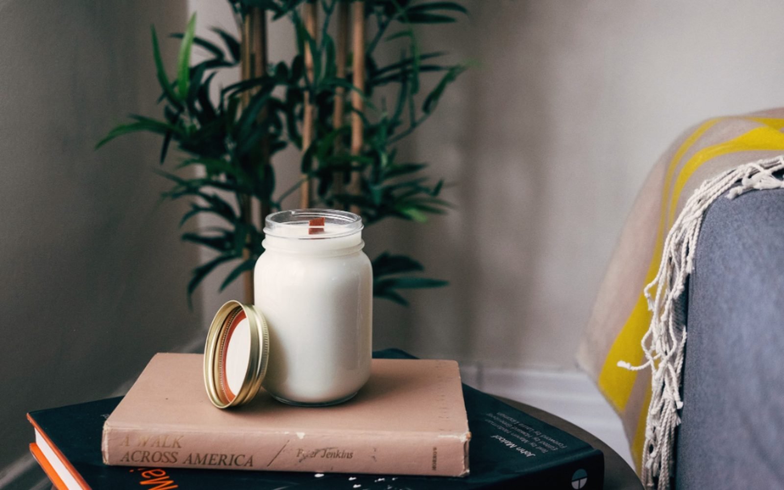 How to choose a candle scent for every room